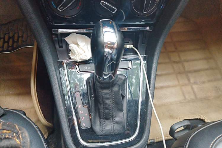 Used Volkswagen Bora 2013 1.6L Automatic Comfort Model Gear Lever