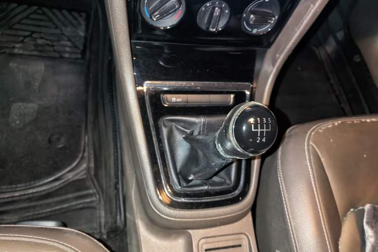 Used Volkswagen Bora 2013 1.6L Manual Comfort Model Gear Lever