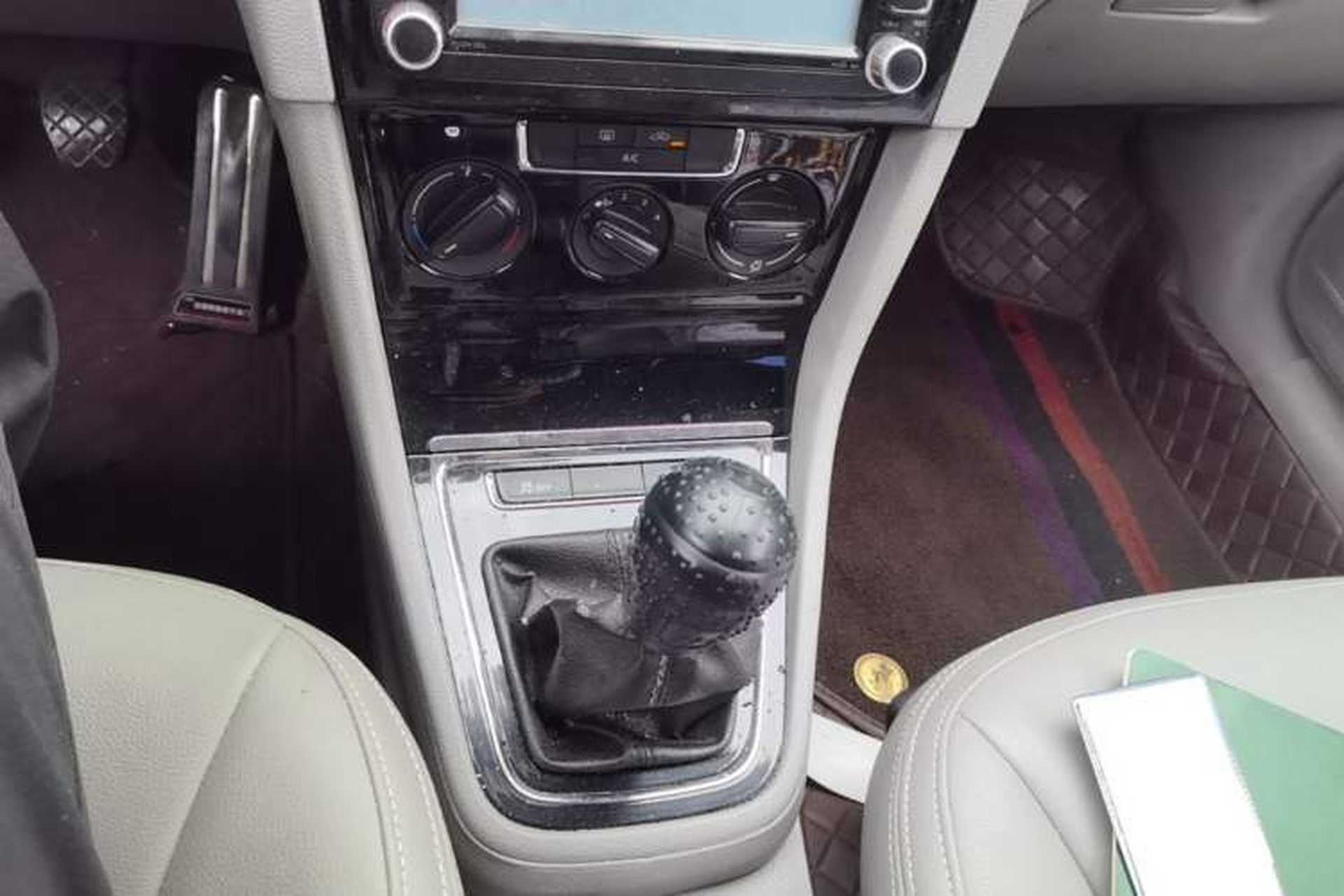 Used Volkswagen Bora 2013 1.6L Manual Fashion Edition Gear Lever