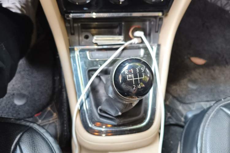 Used Volkswagen Bora 2013 1.6L Manual Comfort Model Gear Lever