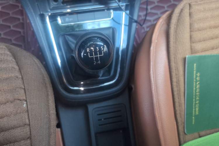 Used Volkswagen Bora 2013 1.6L Manual Fashion Edition Gear Lever