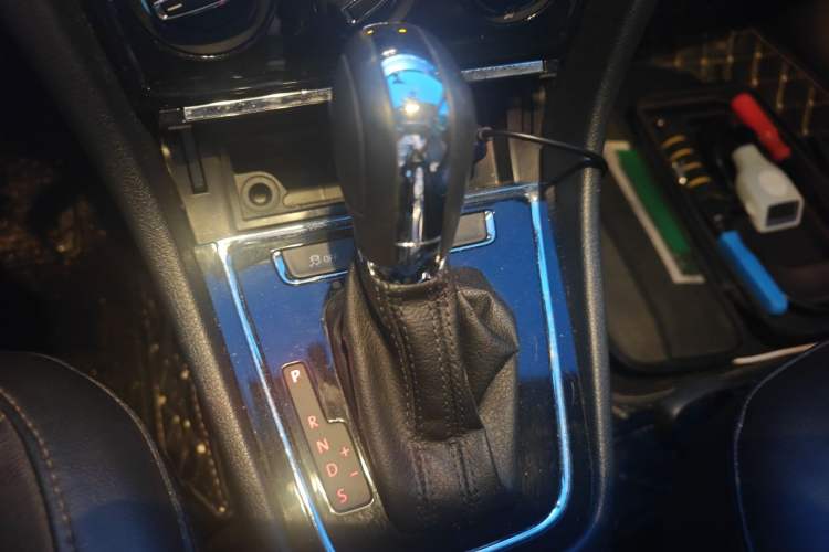 Used Volkswagen Bora 2013 1.6L Automatic Comfort Model Gear Lever