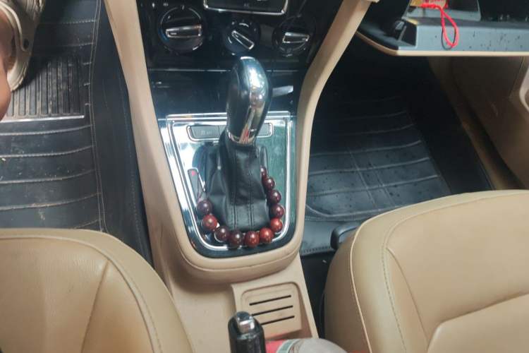 Used Volkswagen Bora 2013 1.6L Automatic Comfort Model Gear Lever