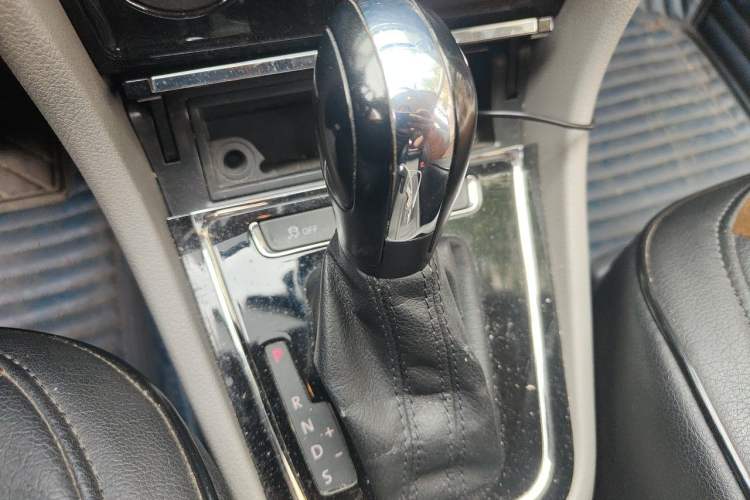 Used Volkswagen Bora 2013 1.6L Automatic Fashion Model Gear Lever