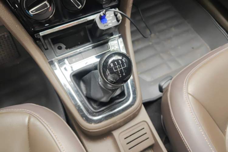 Used Volkswagen Bora 2013 1.6L Manual Comfort Model Gear Lever