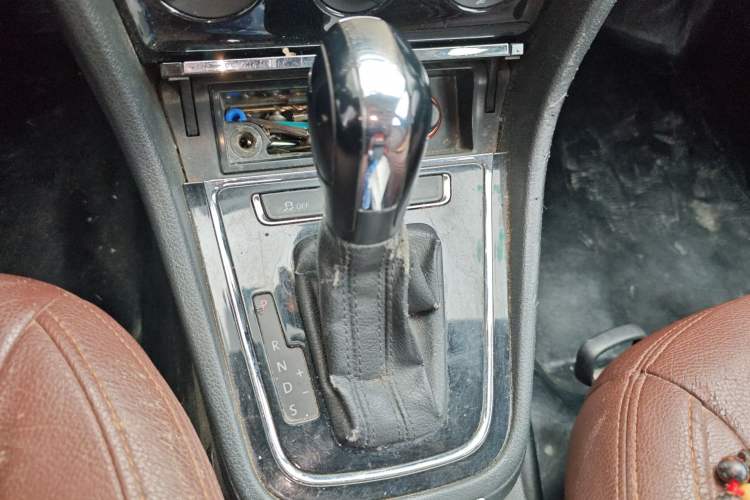 Used Volkswagen Bora 2013 1.6L Automatic Fashion Model Gear Lever