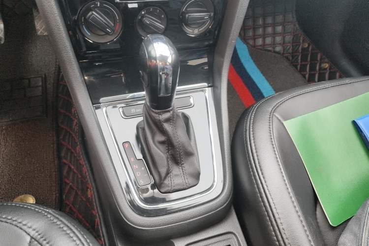 Used Volkswagen Bora 2013 1.6L Automatic Fashion Model Gear Lever