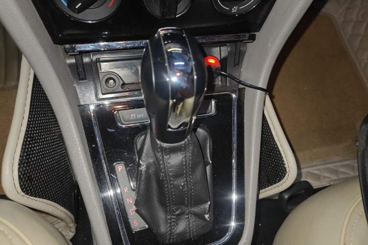Used Volkswagen Bora 2013 1.6L Automatic Fashion Model Gear Lever