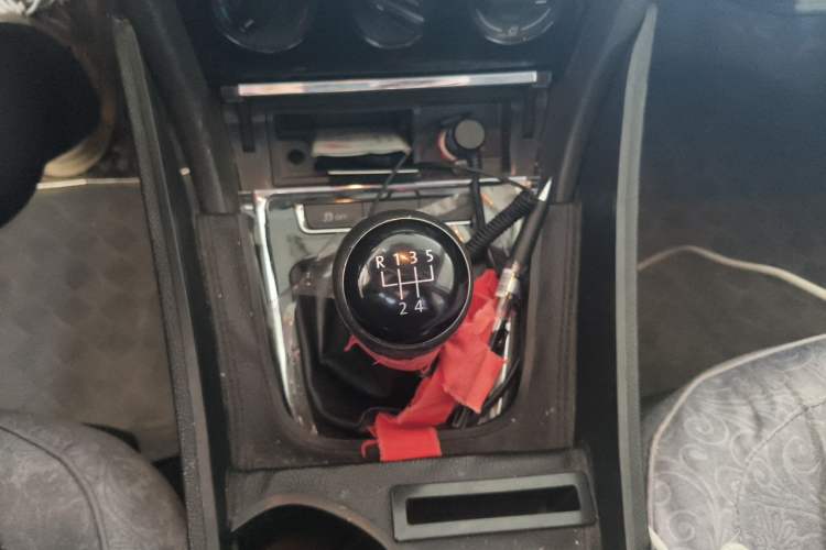 Used Volkswagen Bora 2013 1.6L Manual Fashion Edition Gear Lever