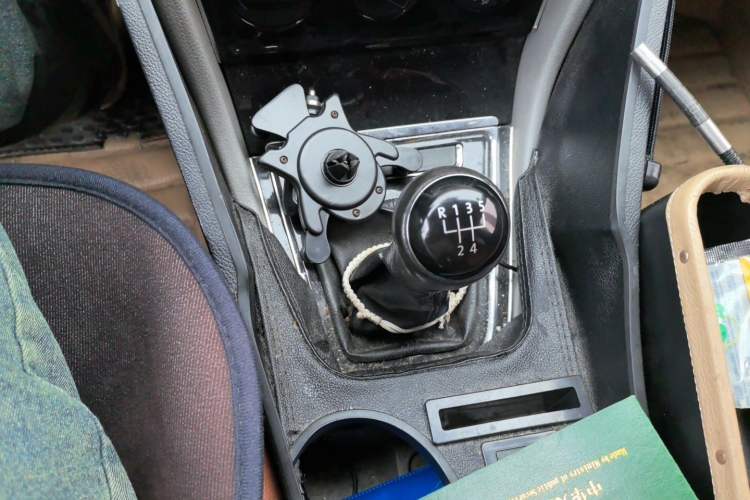 Used Volkswagen Bora 2013 1.6L Manual Fashion Edition Gear Lever