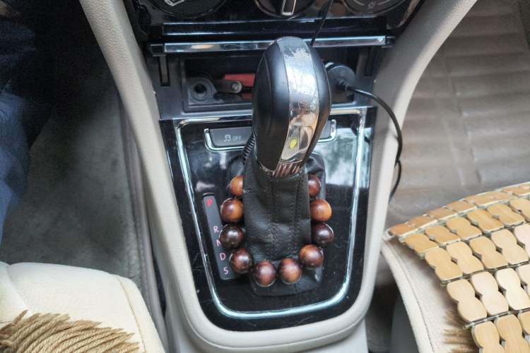Used Volkswagen Bora 2013 1.6L Automatic Comfort Model Gear Lever