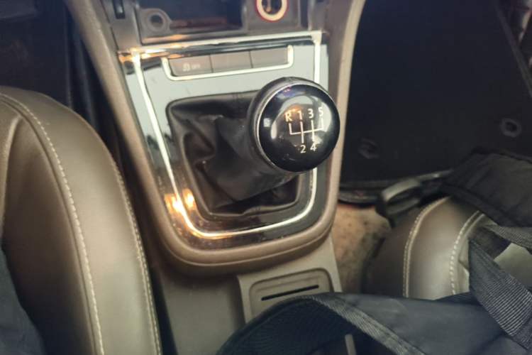 Used Volkswagen Bora 2013 1.6L Manual Comfort Model Gear Lever
