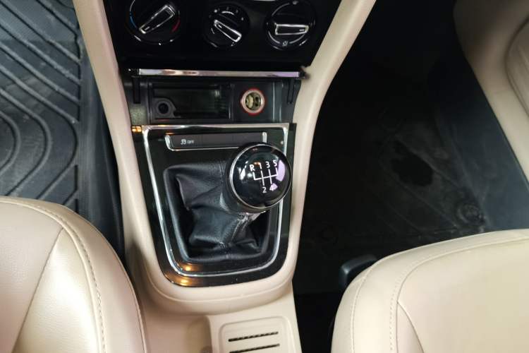 Used Volkswagen Bora 2013 1.6L Manual Comfort Model Gear Lever