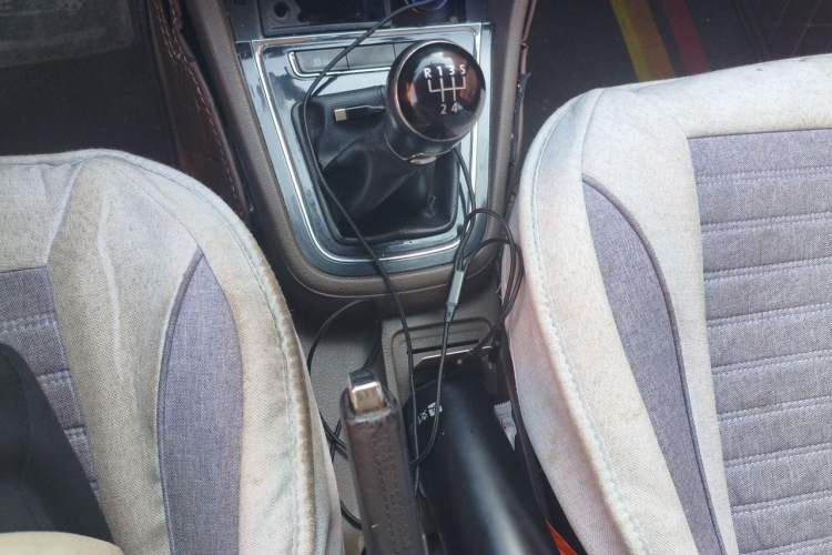 Used Volkswagen Bora 2013 1.6L Manual Comfort Model Gear Lever