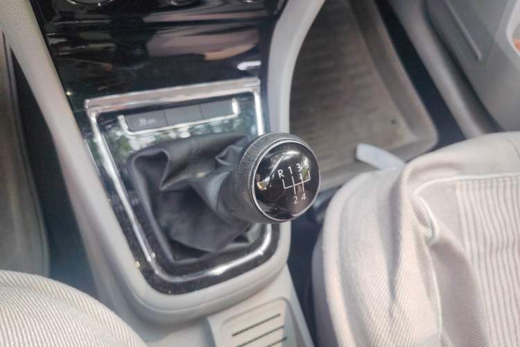 Used Volkswagen Bora 2013 1.6L Manual Fashion Edition Gear Lever