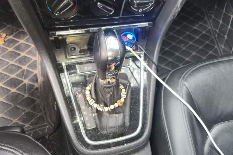 Used Volkswagen Bora 2013 1.6L Automatic Comfort Model Gear Lever