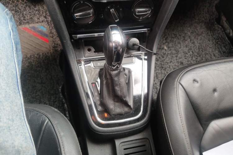 Used Volkswagen Bora 2013 1.6L Automatic Comfort Model Gear Lever