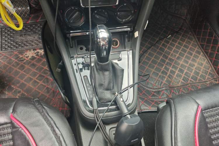 Used Volkswagen Bora 2013 1.6L Automatic Fashion Model Gear Lever