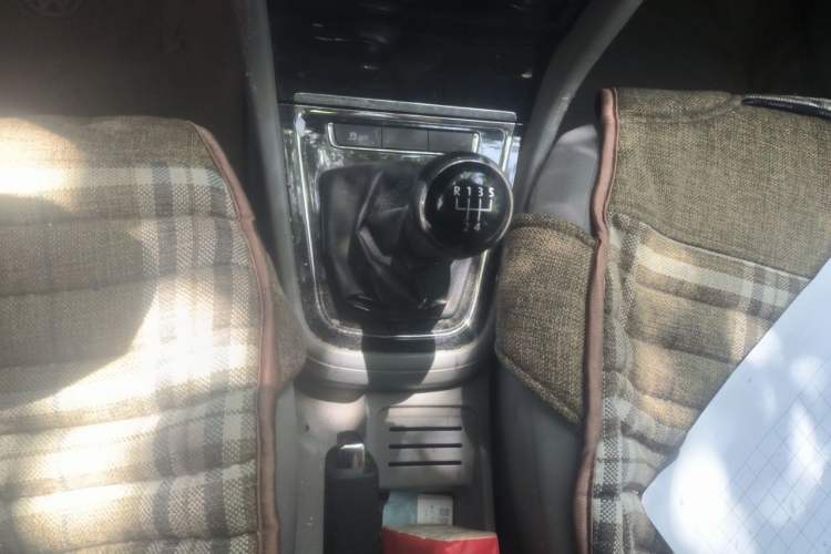 Used Volkswagen Bora 2013 1.6L Manual Fashion Edition Gear Lever