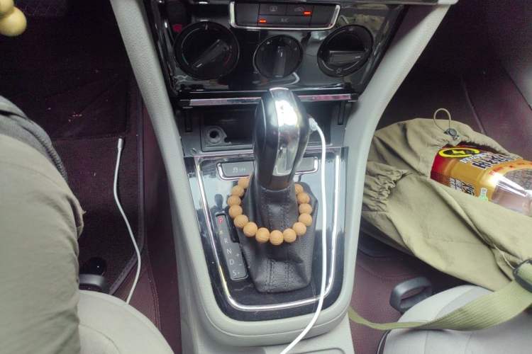 Used Volkswagen Bora 2013 1.6L Automatic Fashion Model Gear Lever