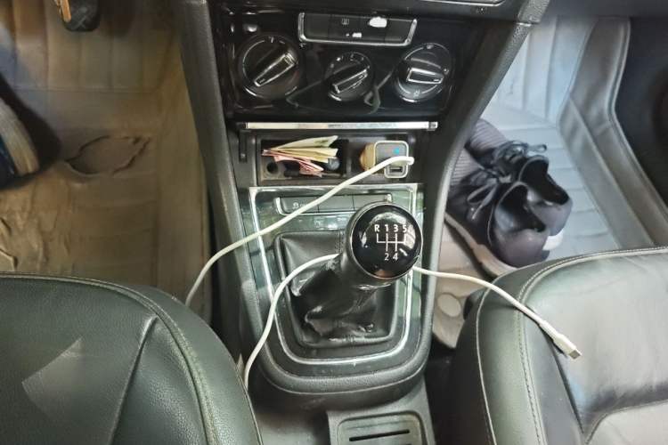 Used Volkswagen Bora 2013 1.6L Manual Fashion Edition Gear Lever
