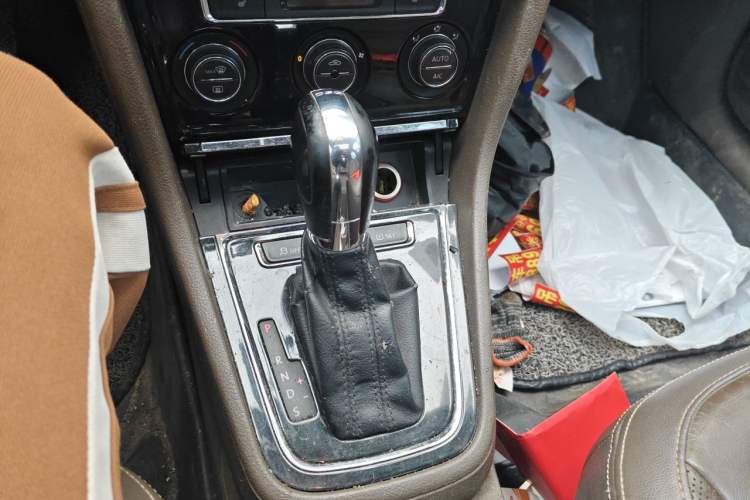 Used Volkswagen Bora 2013 1.4T Automatic Luxury Model Gear Lever