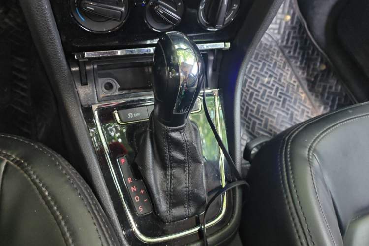 Used Volkswagen Bora 2013 1.6L Automatic Fashion Model Gear Lever