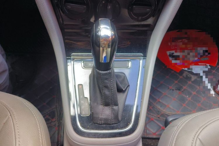 Used Volkswagen Bora 2013 1.6L Automatic Fashion Model Gear Lever