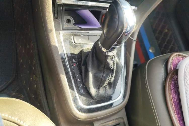 Used Volkswagen Bora 2013 1.6L Automatic Comfort Model Gear Lever