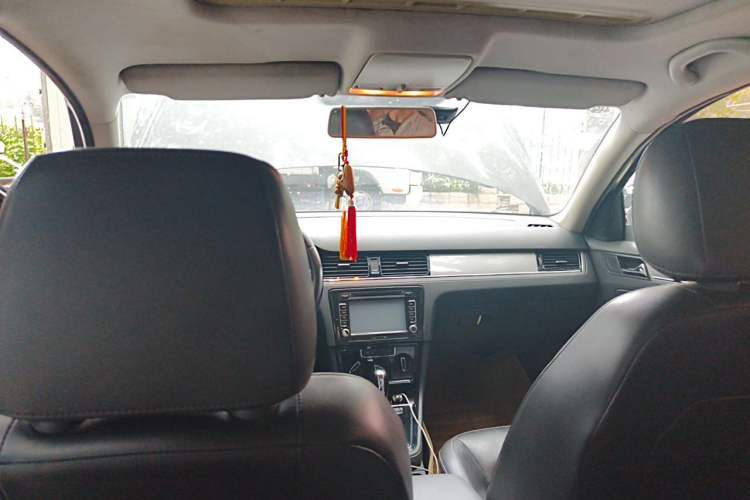 Used Volkswagen Bora 2013 1.6L Automatic Comfort Model Headliner