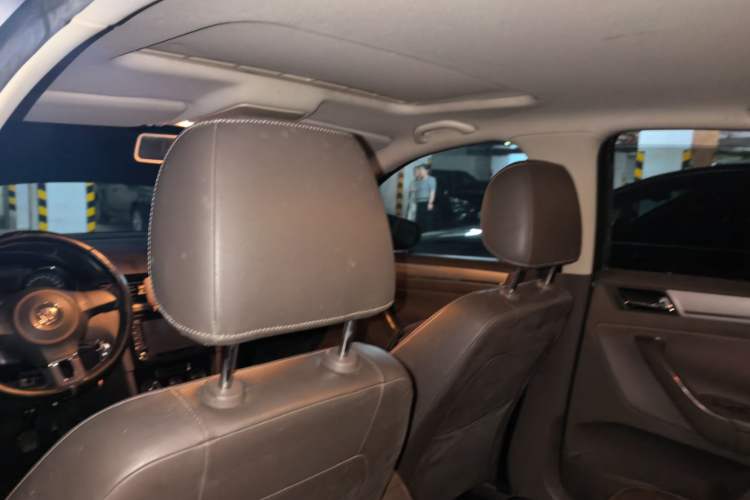 Used Volkswagen Bora 2013 1.6L Manual Comfort Model Headliner