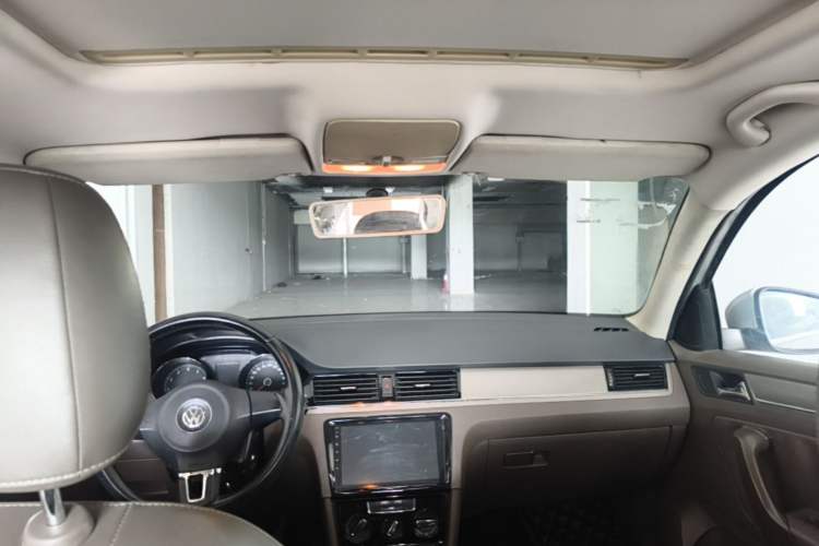 Used Volkswagen Bora 2013 1.6L Manual Comfort Model Headliner