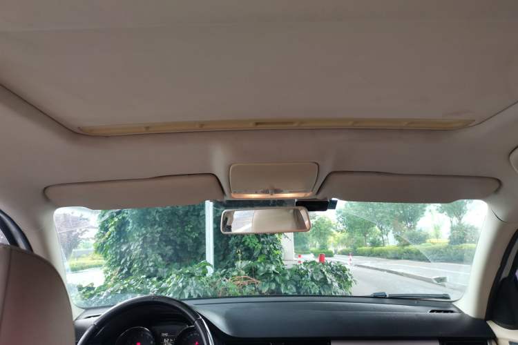 Used Volkswagen Bora 2013 1.6L Manual Comfort Model Headliner