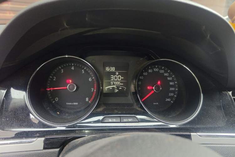 Used Volkswagen Bora 2013 1.6L Manual Comfort Model Instrument Cluster