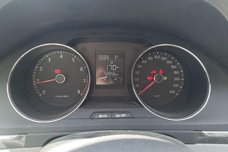 Used Volkswagen Bora 2013 1.6L Automatic Fashion Model Instrument Cluster