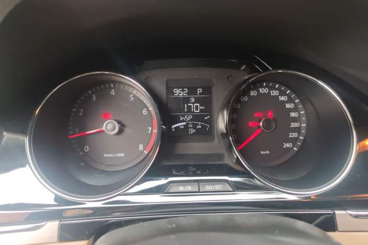 Used Volkswagen Bora 2013 1.6L Automatic Comfort Model Instrument Cluster