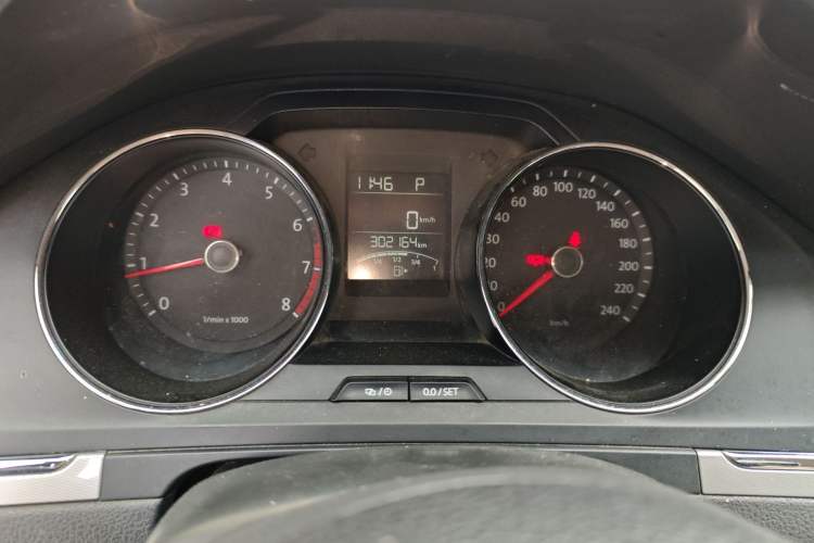 Used Volkswagen Bora 2013 1.6L Automatic Fashion Model Instrument Cluster
