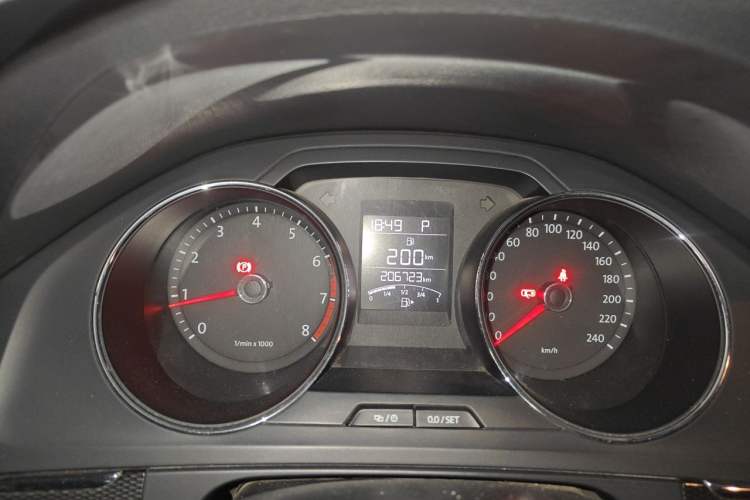 Used Volkswagen Bora 2013 1.6L Automatic Fashion Model Instrument Cluster