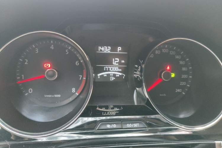 Used Volkswagen Bora 2013 1.6L Automatic Comfort Model Instrument Cluster