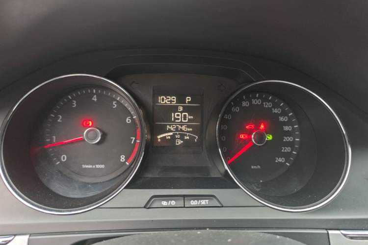 Used Volkswagen Bora 2013 1.6L Automatic Fashion Model Instrument Cluster