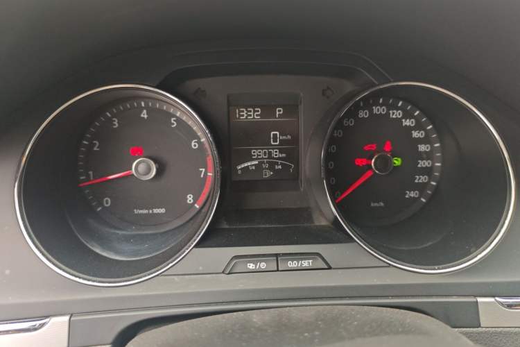 Used Volkswagen Bora 2013 1.6L Automatic Fashion Model Instrument Cluster