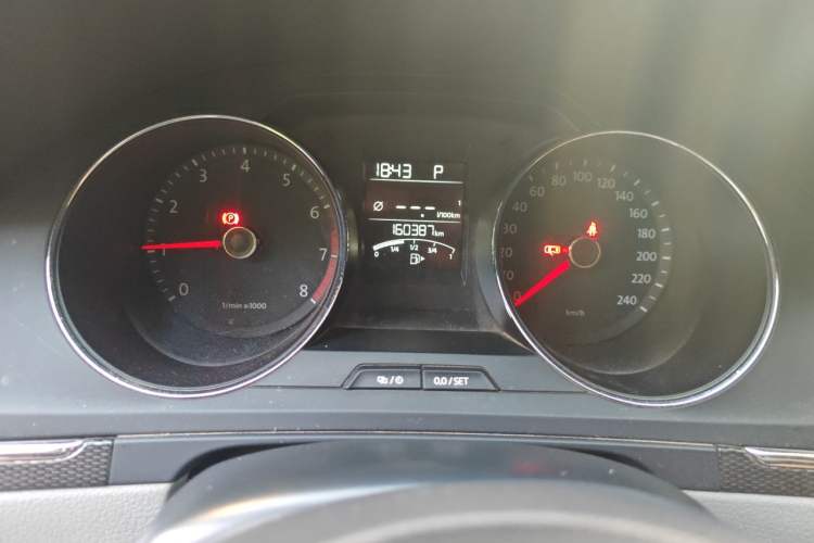 Used Volkswagen Bora 2013 1.6L Automatic Fashion Model Instrument Cluster