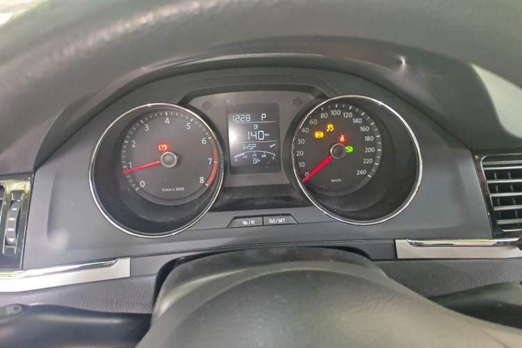 Used Volkswagen Bora 2013 1.6L Automatic Fashion Model Instrument Cluster