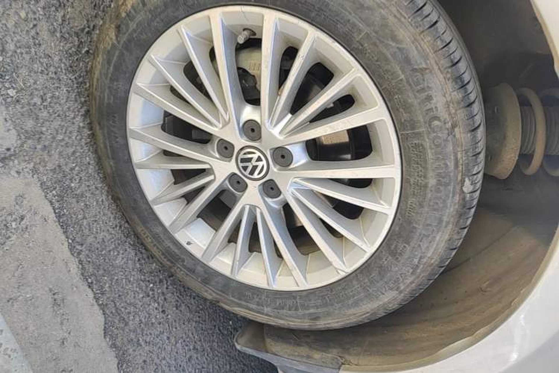 Used Volkswagen Bora 2013 1.6L Automatic Luxury Model Left Front Wheel Hub