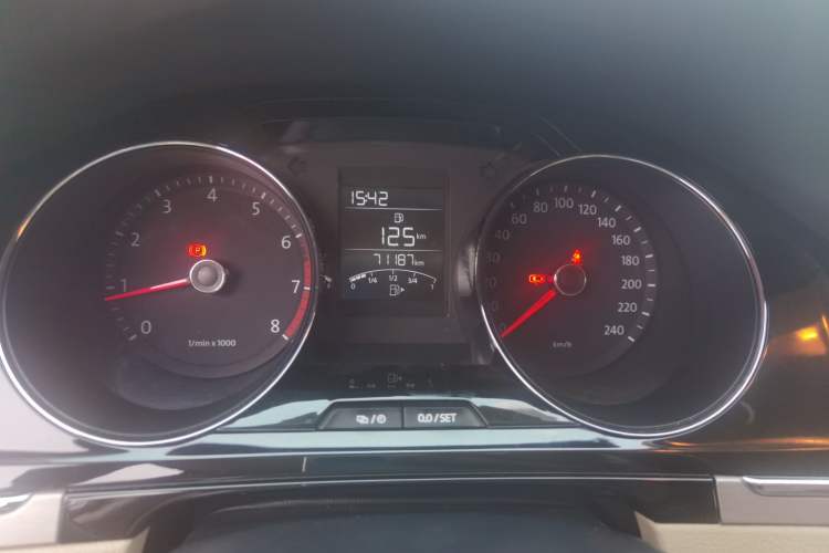 Used Volkswagen Bora 2013 1.6L Manual Comfort Model Odometer Close Up