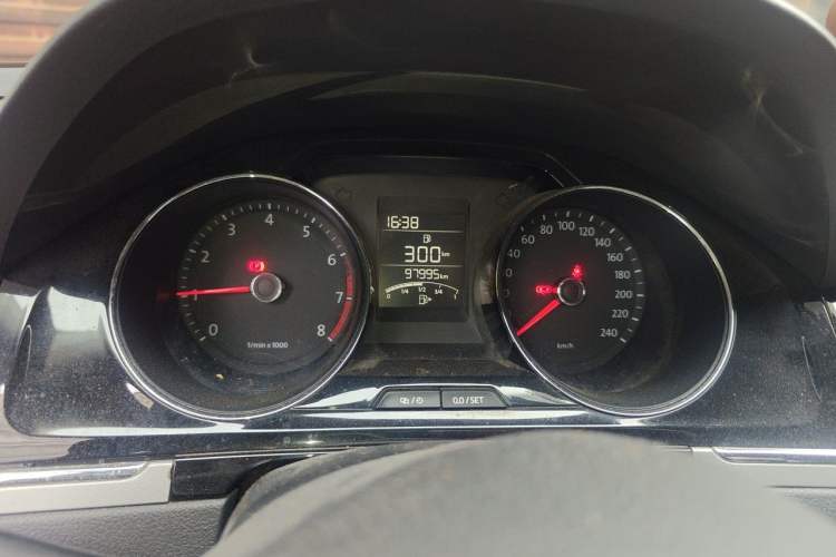 Used Volkswagen Bora 2013 1.6L Manual Comfort Model Odometer Close Up