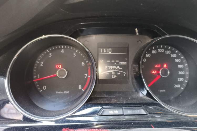 Used Volkswagen Bora 2013 1.6L Manual Comfort Model Odometer Close Up