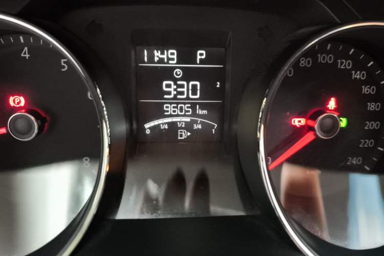 Used Volkswagen Bora 2013 1.6L Automatic Fashion Model Odometer Close Up