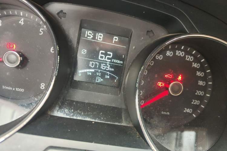Used Volkswagen Bora 2013 1.6L Automatic Fashion Model Odometer Close Up