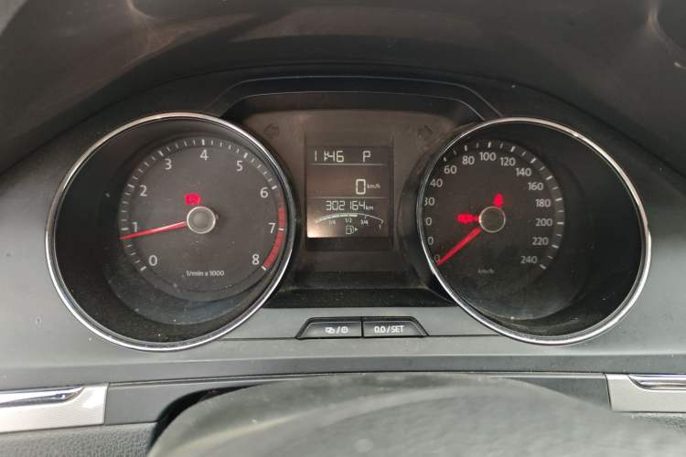 Used Volkswagen Bora 2013 1.6L Automatic Fashion Model Odometer Close Up